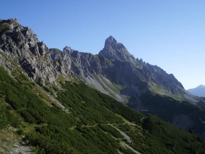 002-Blick vom Saulajochsteig zurueck zum Zimbagipfel
